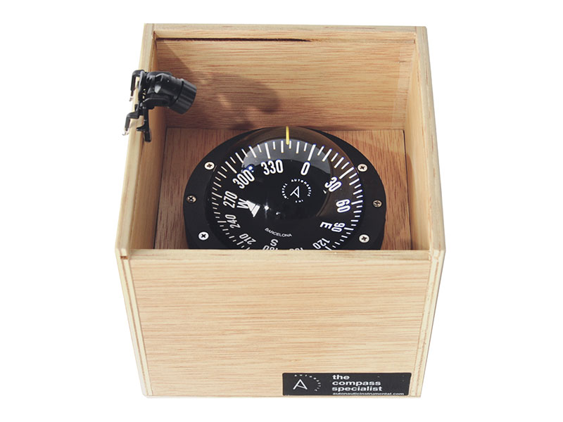 85mm compass in wooden box with LED auxiliar light C4-00108